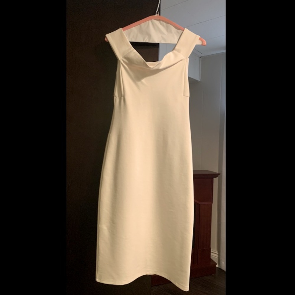 Alythea Off the Shoulder White Fitted Dress. Size Small